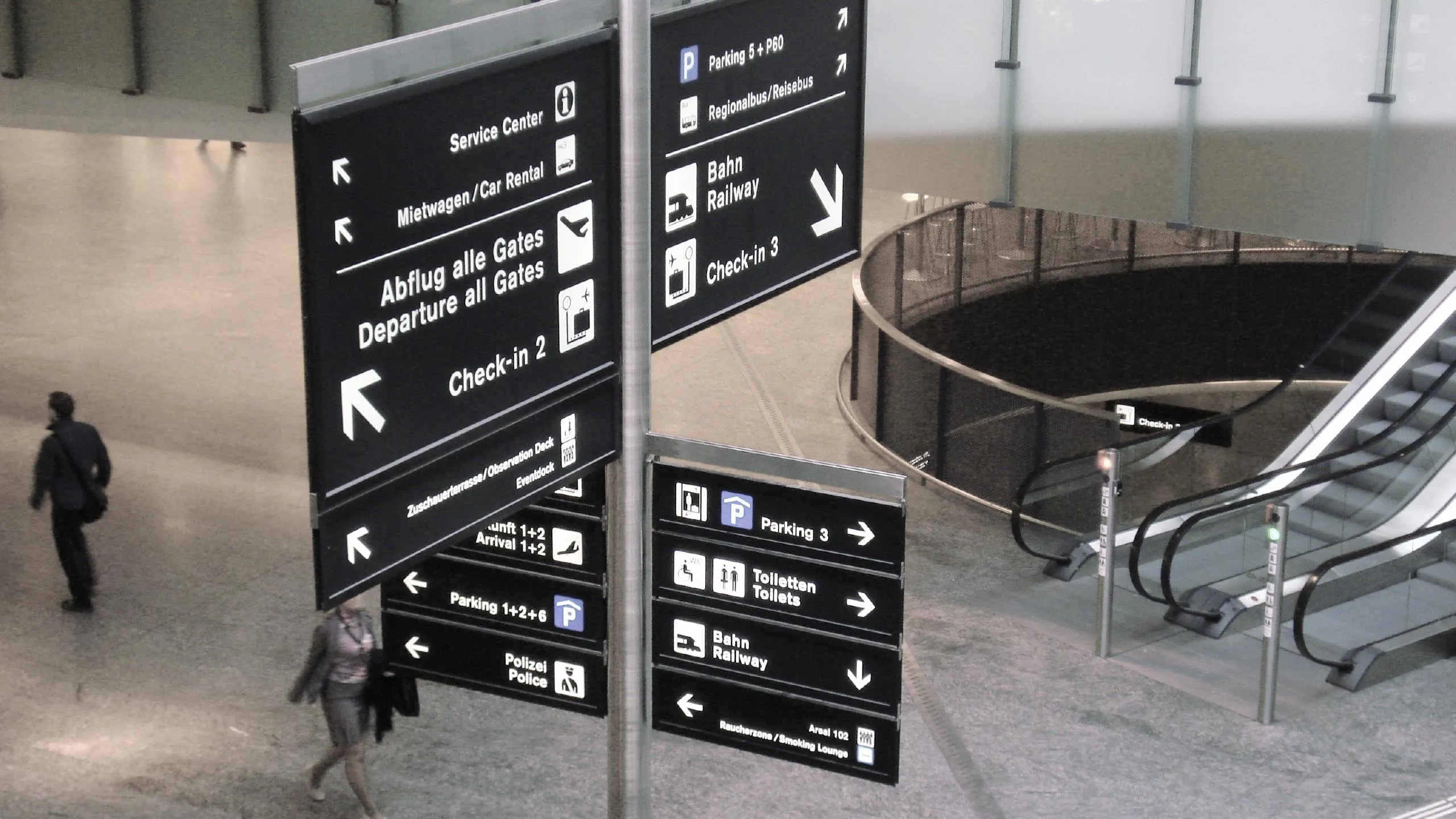 FlughafenZuerich_P_08_desktop_20220510_g_msr