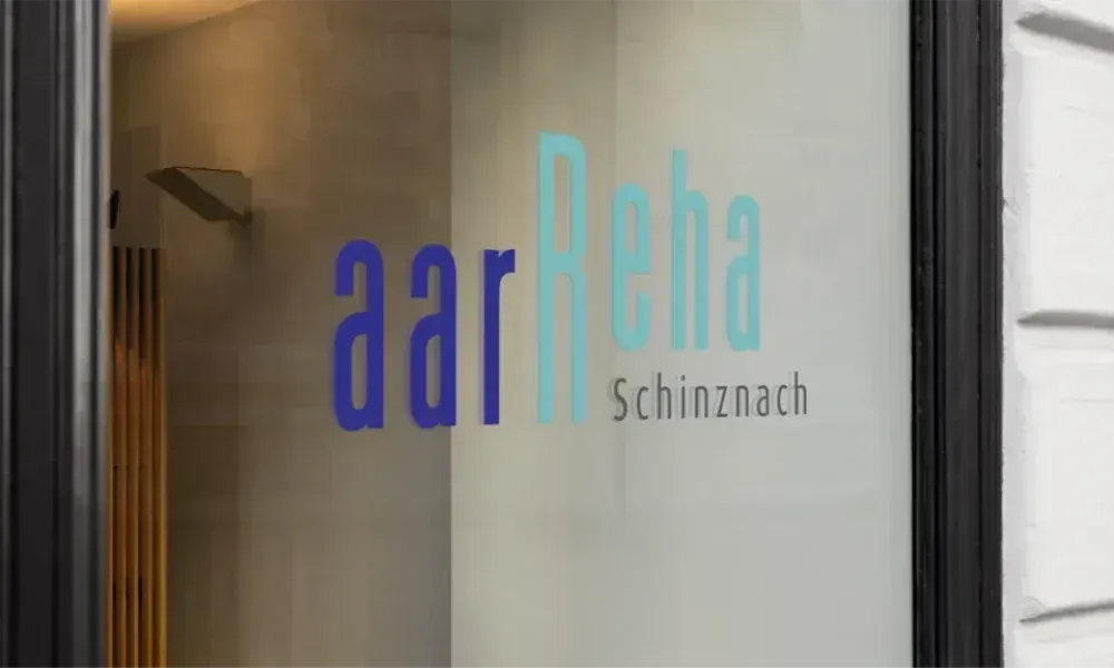 aarReha_S_Beitragsbild_Desktop_20251202_m_ler